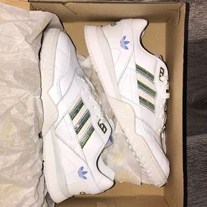 Adidas A.R Trainer